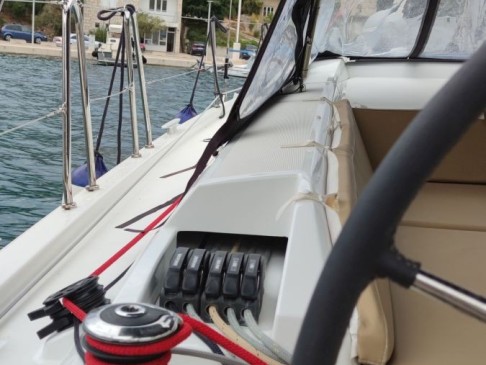 Rent a Bénéteau Oceanis 46.1 Rogač