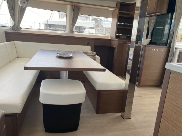 Yacht charter Cugnana Verde cheap Lagoon 46
