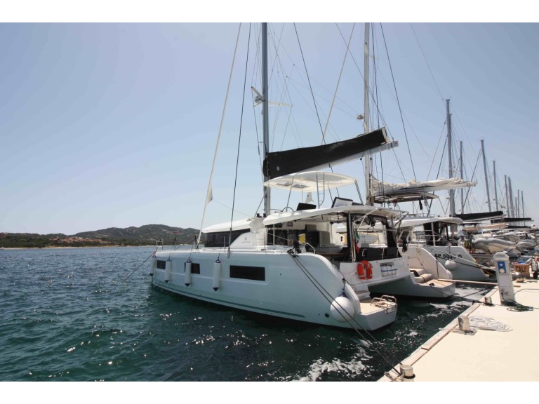 Yacht charter Saint George's cheap Lagoon 46