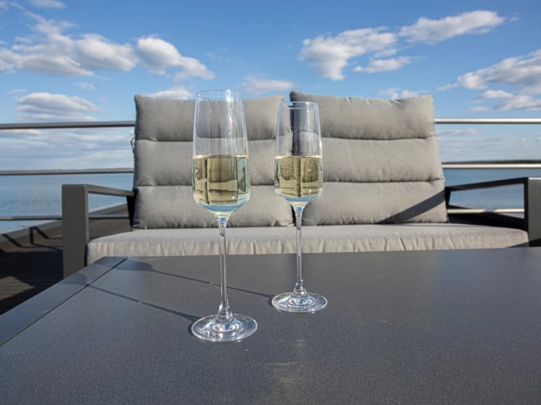 Bareboat Rental Houseboat FLOATING with a boat licence