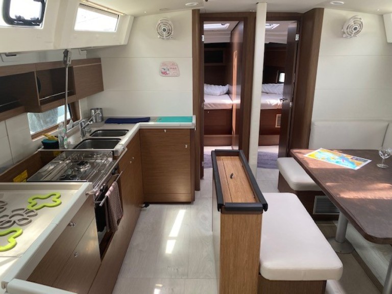 Sailboat rental with or without captain Bénéteau Alimos