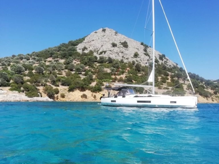 Sailboat for rent Alimos at the best price