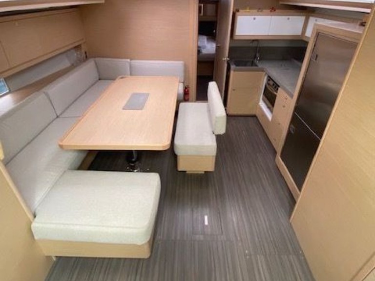 Rent a Dufour Dufour 470 Marseille