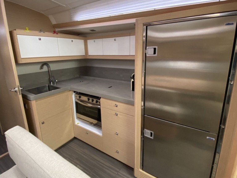 Yacht charter Marseille cheap Dufour 470