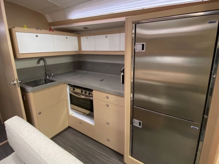 Yacht charter Marseille cheap Dufour 470