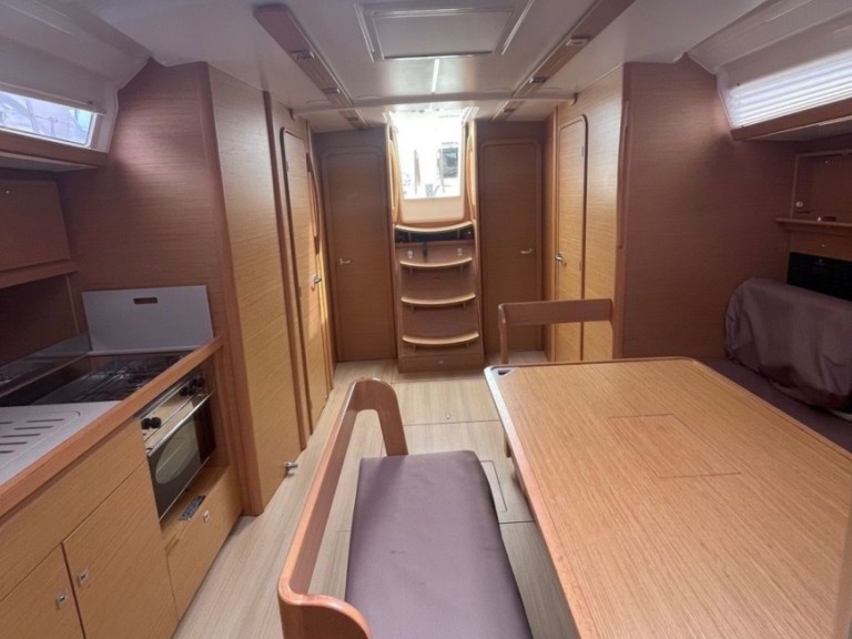 Sailboat for rent Ajaccio at the best price