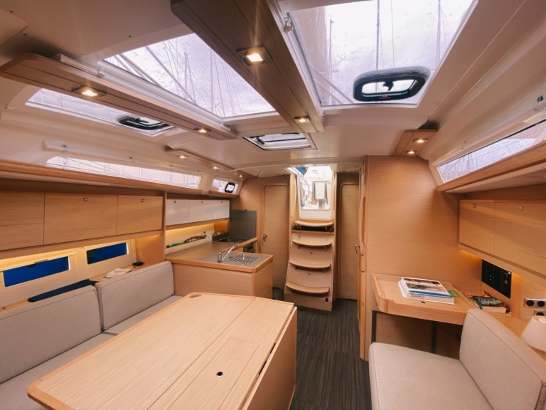 Sailboat for rent Marseille at the best price