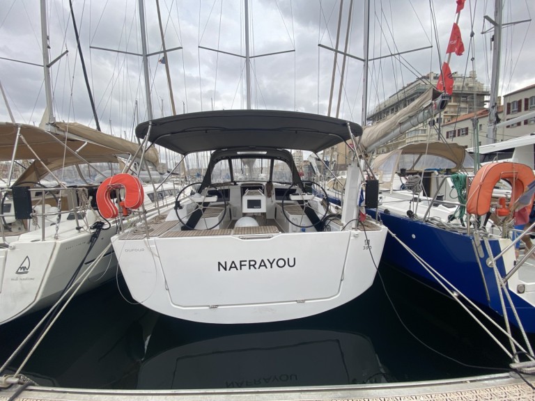 Sailboat rental in Marseille - Dufour Dufour 390 GL