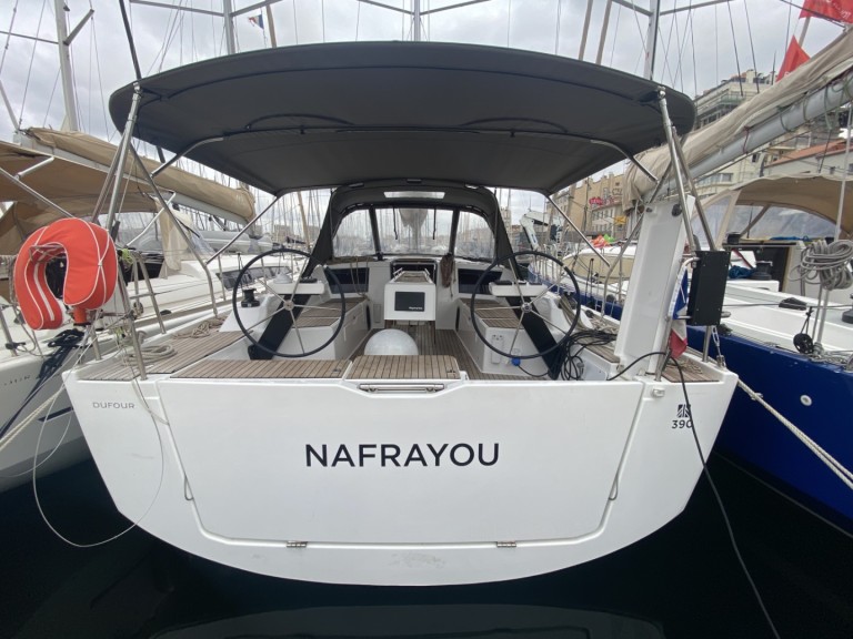 Boat rental Dufour Dufour 390 GL in Marseille on Samboat
