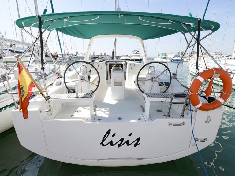 Bénéteau Oceanis 38 in Sitges on SamBoat