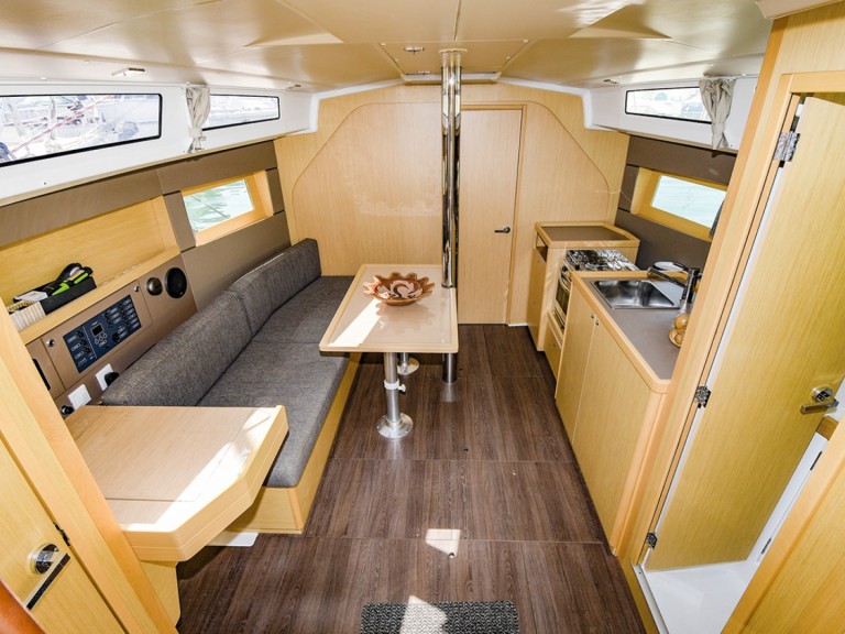 Yacht charter Sitges cheap Oceanis 38