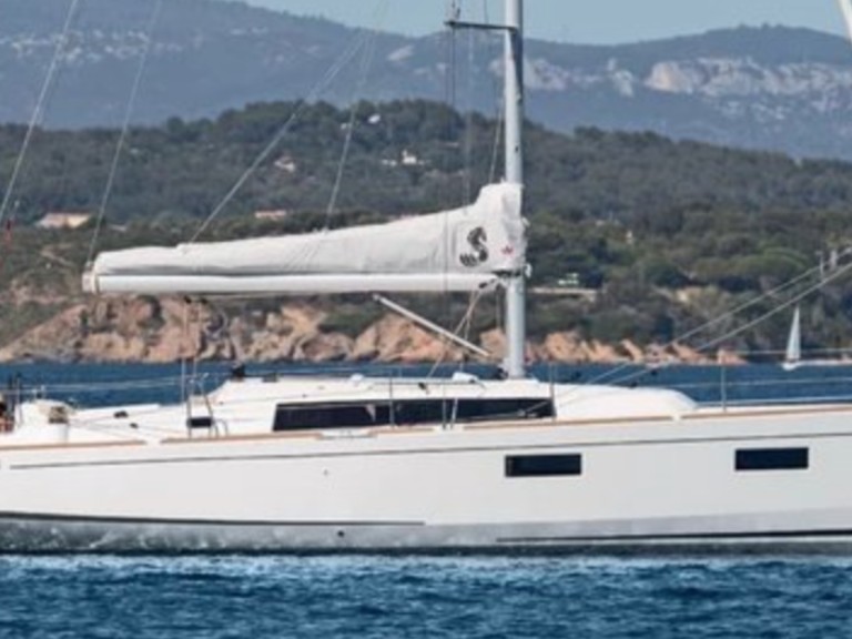 Yacht charter Arzon cheap OCEANIS 38.1 DL