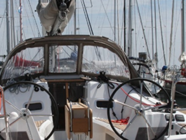 Sailboat rental in La Trinité-sur-Mer - SUN ODYSSEY 349 3 CAB SUN ODYSSEY 349 3 CAB