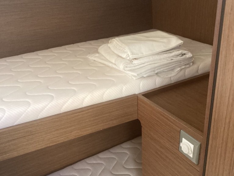 Bénéteau Oceanis 46.1 in Alimos on SamBoat