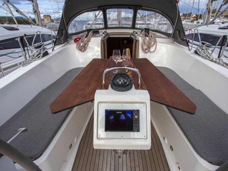 Bavaria Cruiser 41 in Zadar on SamBoat