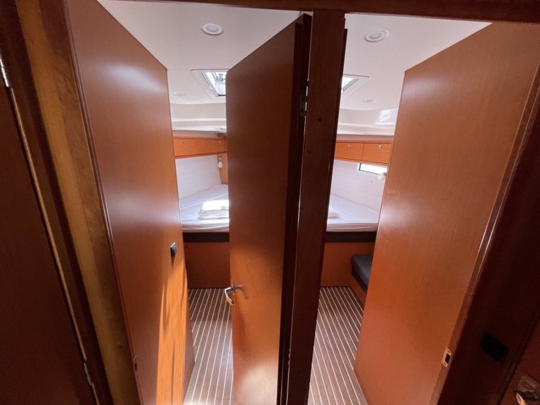 Sailboat rental with or without captain Bavaria Lávrio