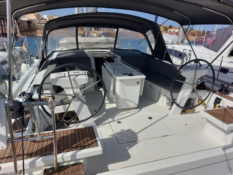 Sailboat rental with or without captain Bénéteau Lávrio