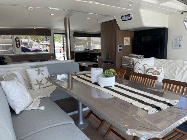 Yacht charter Airlie Beach cheap Bali 4.2