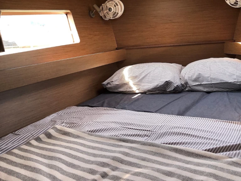 Bénéteau Oceanis 41.1 charter bareboat or captained in  Kos