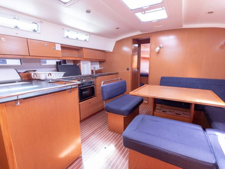 Boat rental Bavaria Bavaria 45 Cruiser in Salivoli on Samboat