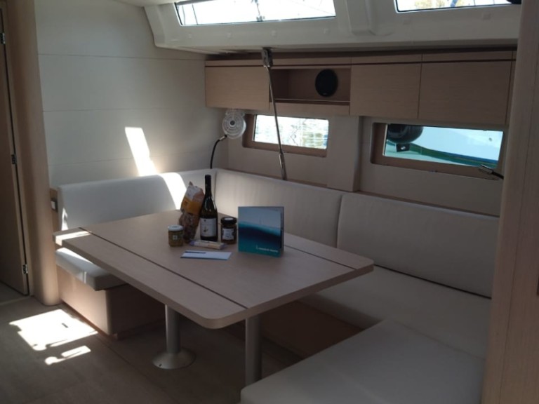Sailboat rental in Alimos - Bénéteau Oceanis 51.1