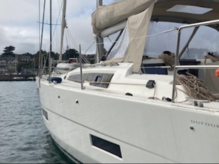 Sailboat rental in La Trinité-sur-Mer - Dufour Dufour 390 Grand Large