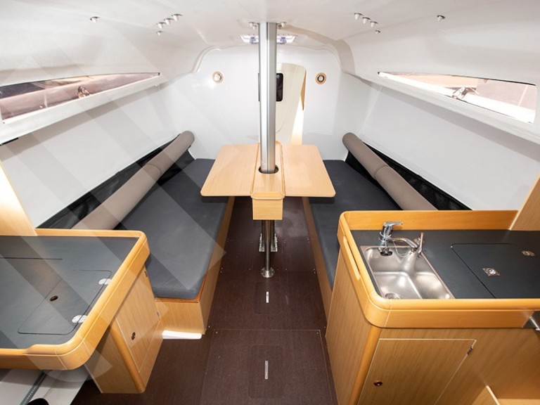 Jeanneau Sun Fast 3200 in La Trinité-sur-Mer on SamBoat