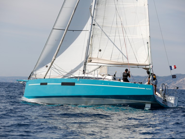 Sailboat for rent Marseille at the best price