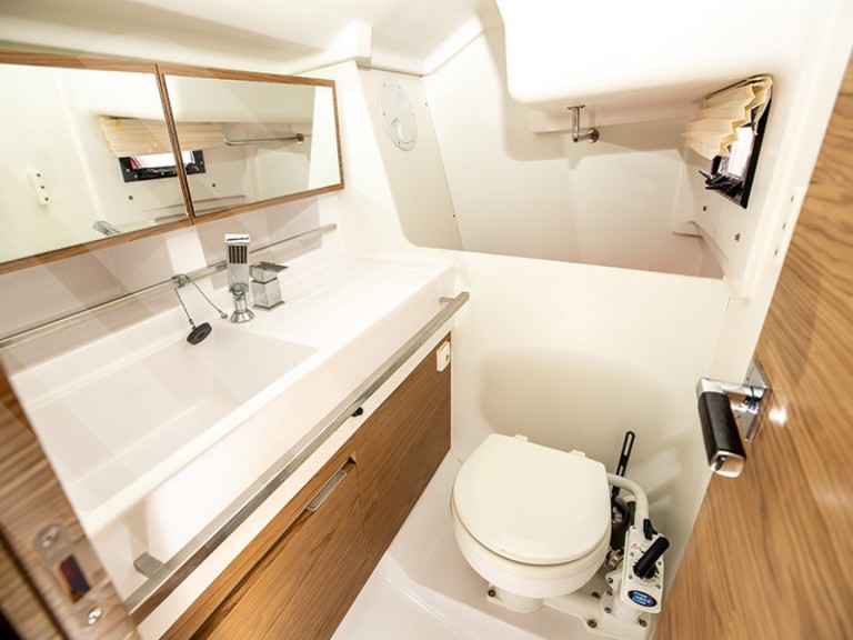 Yacht charter Marseille cheap Elan S3