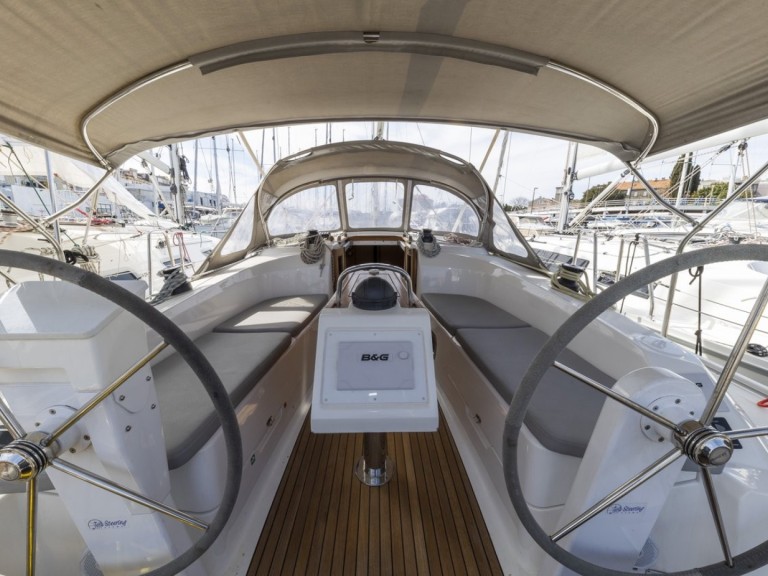 Rent a Bavaria Cruiser 34 Style Zadar