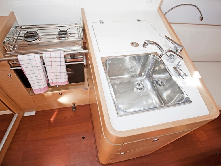 Sailboat for rent Pula at the best price