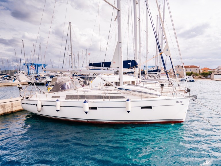 Sailboat rental in Betina - Bavaria Cruiser 37