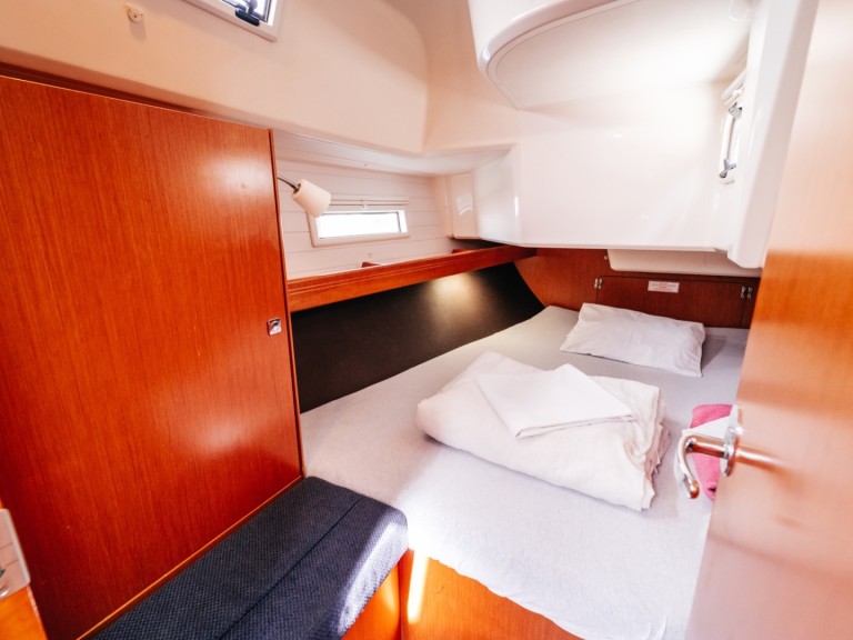 Boat rental Bavaria Cruiser 37 in Betina on Samboat