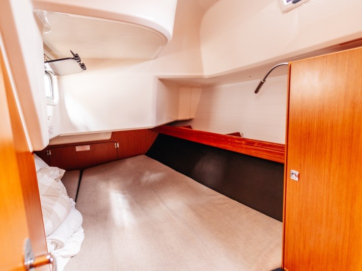 Bavaria Cruiser 37 in Betina on SamBoat