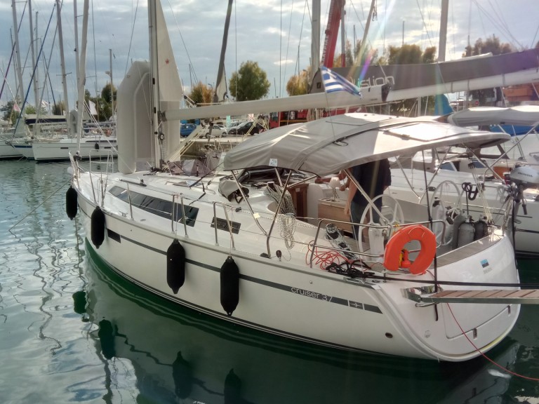 Bareboat Rental Sailboat Bavaria with a boat licence