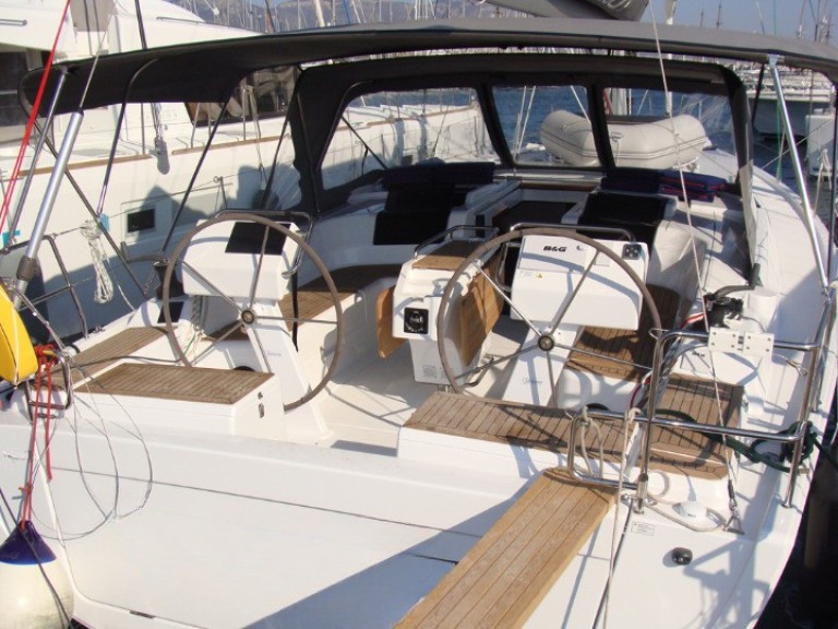 Boat rental Hanse Hanse 455 in Alimos on Samboat