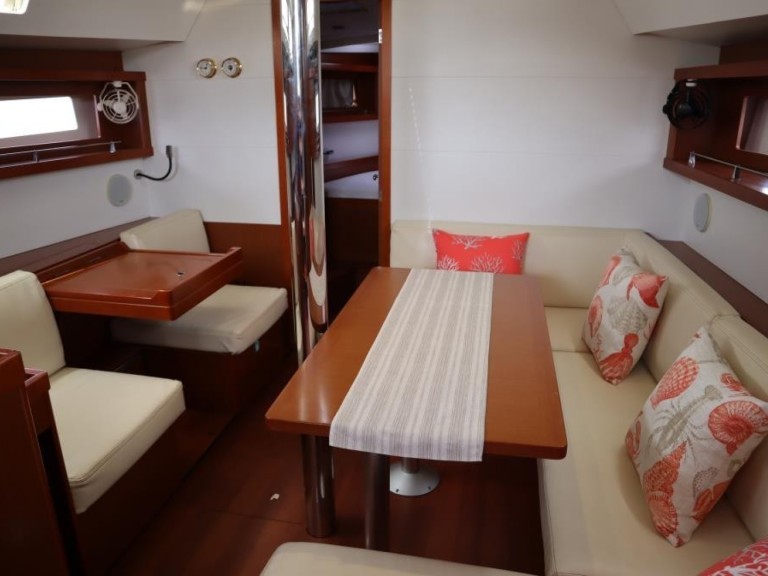 Bareboat Rental Sailboat Bénéteau with a boat licence