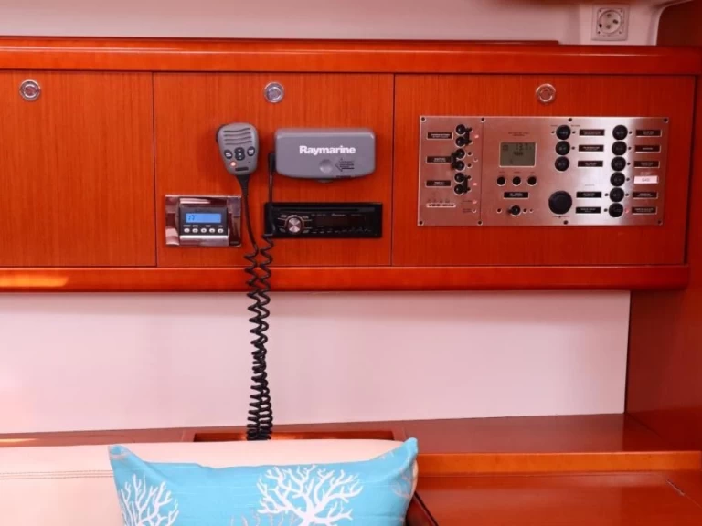 Sailboat rental with or without captain Bénéteau Alimos