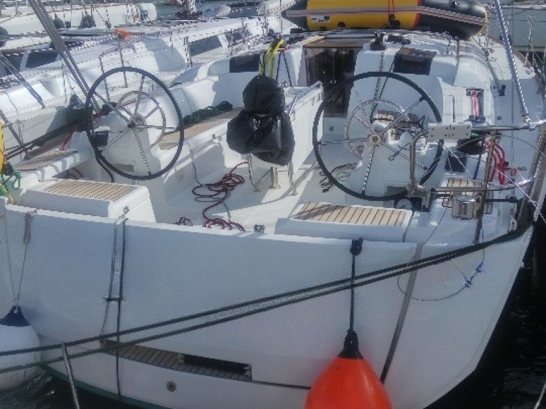 Sailboat rental with or without captain Jeanneau Alimos