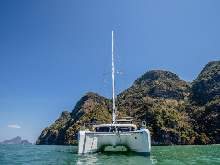 Bareboat Rental Catamaran Lagoon with a boat licence