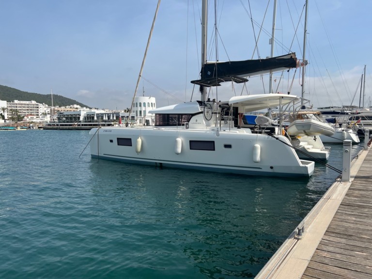 Bareboat Rental Catamaran Lagoon with a boat licence
