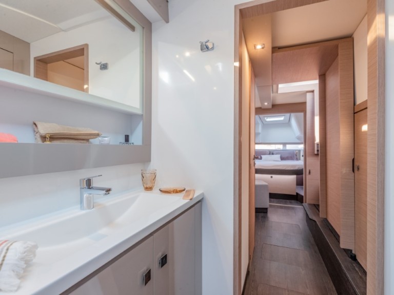 Catamaran rental with or without captain Fountaine Pajot Lefkáda