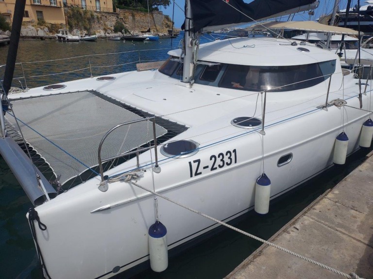 Catamaran rental in Izola - Fountaine Pajot Lavezzi 40