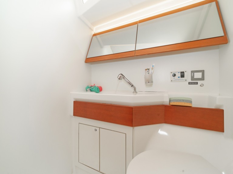 Sailboat rental with or without captain Bénéteau Alimos