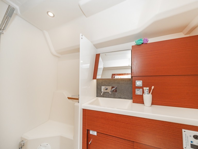 Bareboat Rental Sailboat Hanse with a boat licence