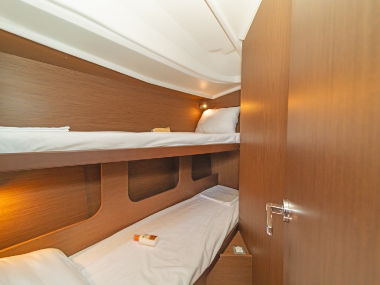 Yacht charter Alimos cheap Oceanis 40.1