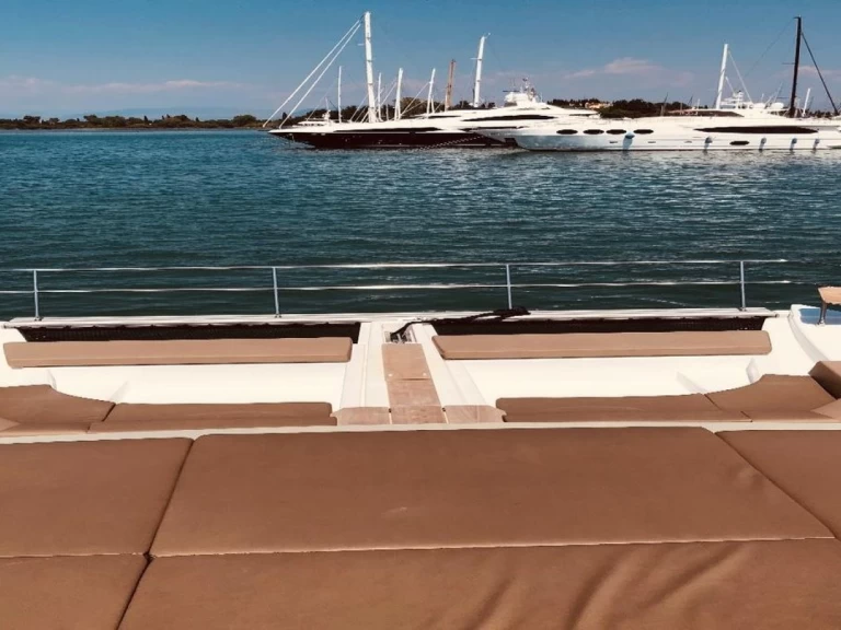 Motorboat for rent Lefkáda at the best price