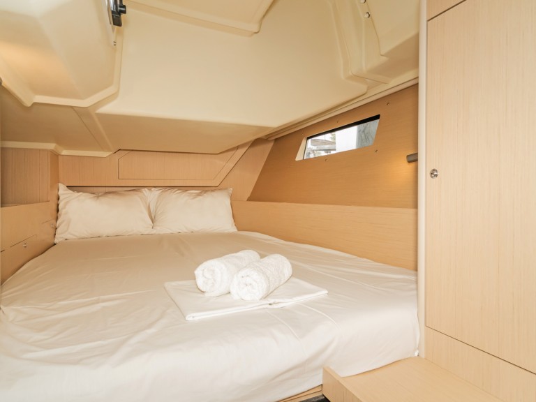 Sailboat rental in Alimos - Bénéteau Oceanis 41.1