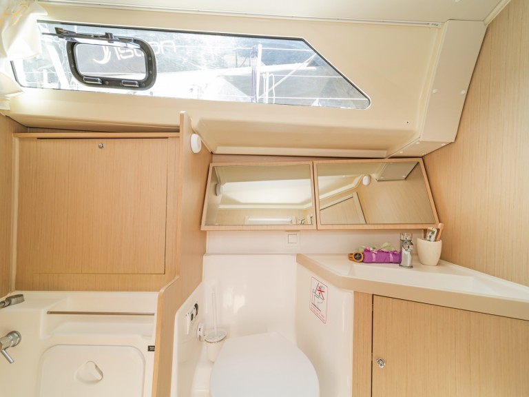 Bareboat Rental Sailboat Bénéteau with a boat licence