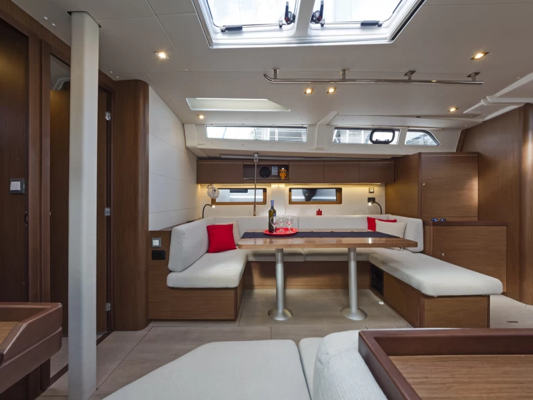 Bareboat Rental Sailboat Bénéteau with a boat licence